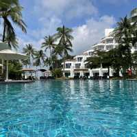 Shangri-La Sentosa beachside pool & jacuzzi