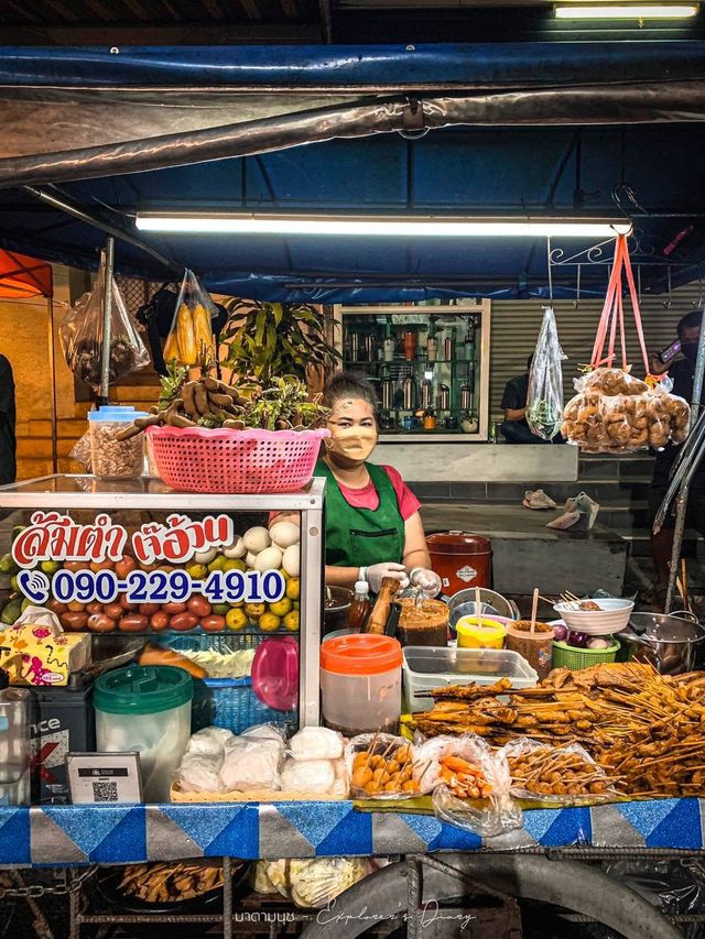 ส้มตำรถเข็น ยามค่ำคืนย่านเขารัง ภูเก็ต