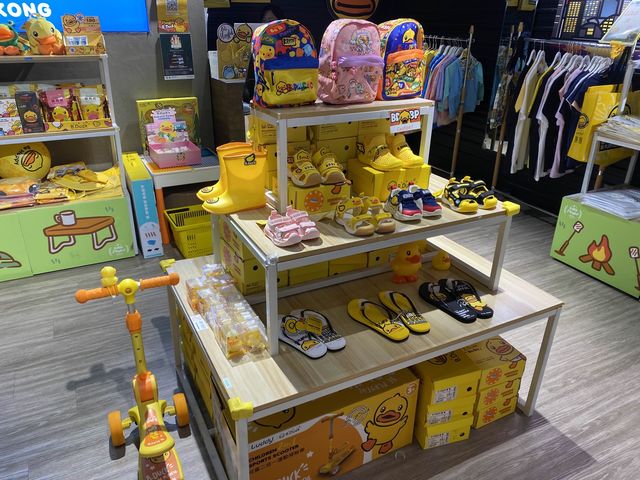 全港最大間嘅B duck主題旗艦店😍