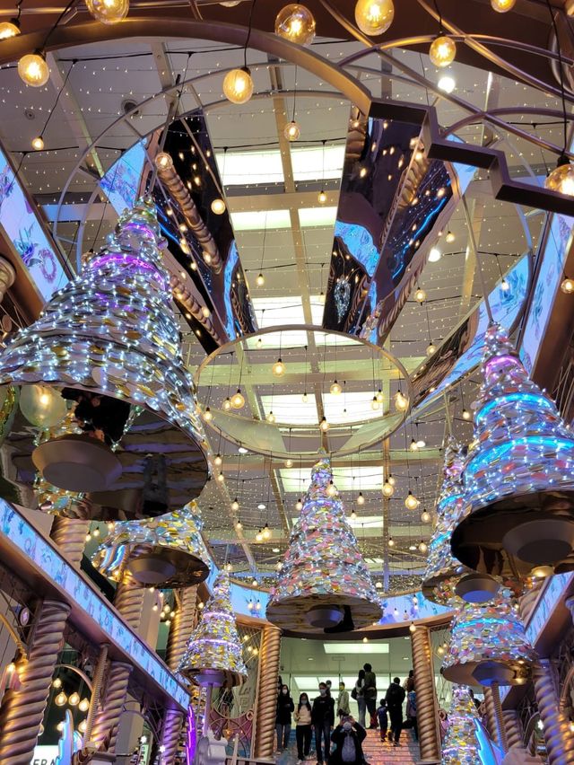 一棵10米高幻彩聖誕樹｜海港城