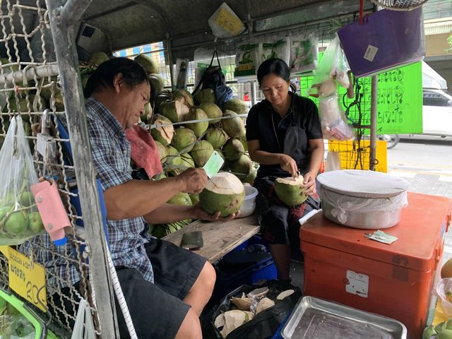 曼谷唐人街，不單止行街shopping 開餐，還可以坐船遊覽「昭拍耶河」