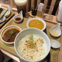 蟹黃油拌麵 必點奶蓋焙茶