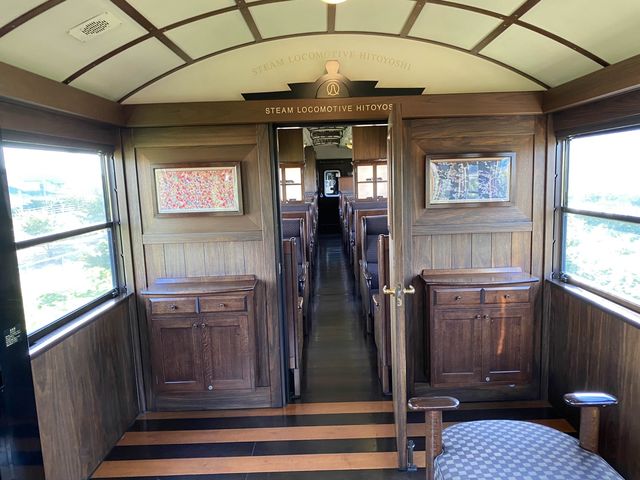 2024年3月頃運転終了。車齢100年越え。日本で最も古い現役の蒸気機関車がけん引する列車『SL人吉』車内