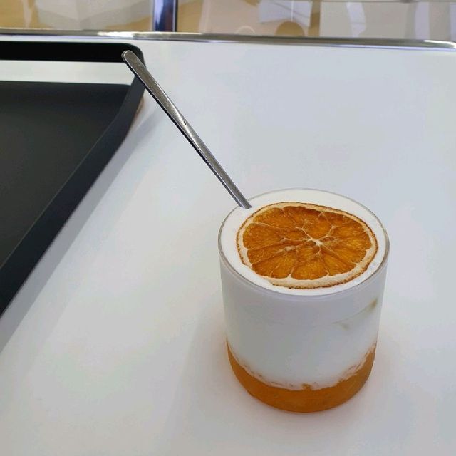 제주, 동네에 있던 조용한 카페 무채색 🤍🖤