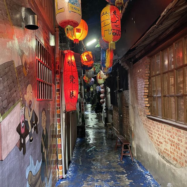 細雨紛飛的夜色神農街！