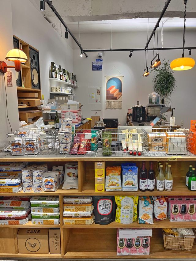 수원역에 있는 빈티지 감성 와인샵 ‘킵더빌리지’ 🧀