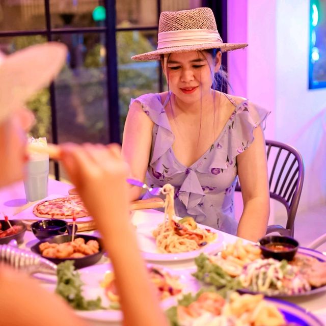 ที่พักสวยสุดมินิมอลริมทะเลเกาะล้าน 〰️