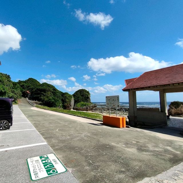 【沖縄 具志頭】美しいブリ(巨岩)と砂の浜✨✨