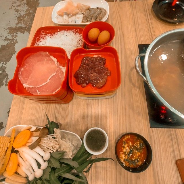 อร่อยคุ้มค่าต้องมาที่  เดอะไทม์ สุกี้ ศาลายา 🥘