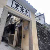 "崗頂警察局青樓咖啡"