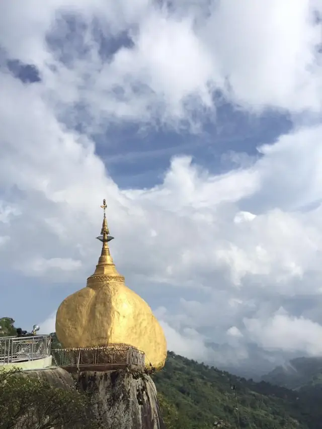 พระธาตุอินทร์แขวน พม่า