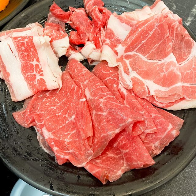@Mong Kok Sukiyaki มาเปิดที่ฟิวเจอร์แล้วค่า🍲🍰🥟