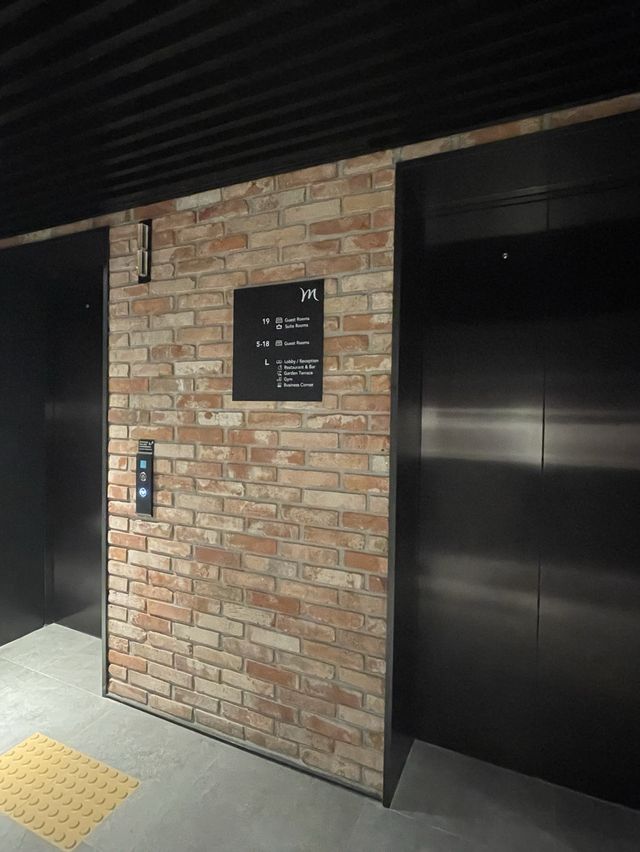 홍대와 접근성도 좋고 침구가 정말 편안한 머큐어앰버서더 서울 홍대