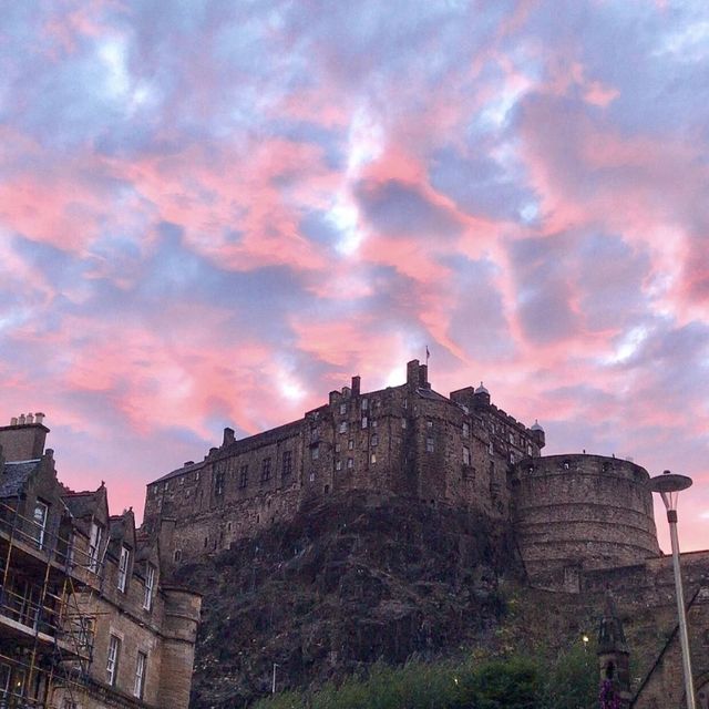 10 Best Things To Do in Edinburgh 😎