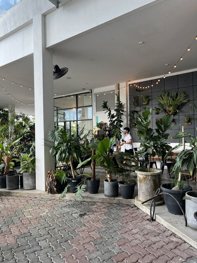 Flos, a beautiful floral cafe