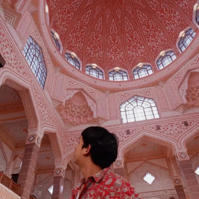 มัสยิดปุตรา (Masjid Putra) มัสยิดสีชมพู