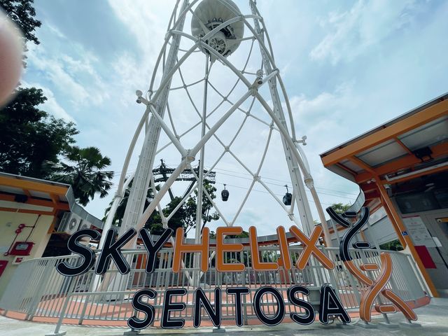 Amazing aerial views on SkyHelix Sentosa