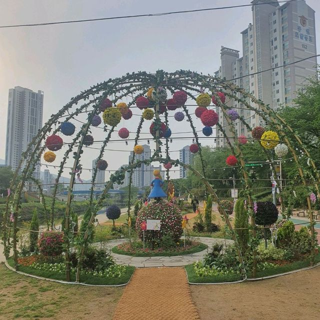 2022년 온천천 봄꽃 전시회가 한창이네요