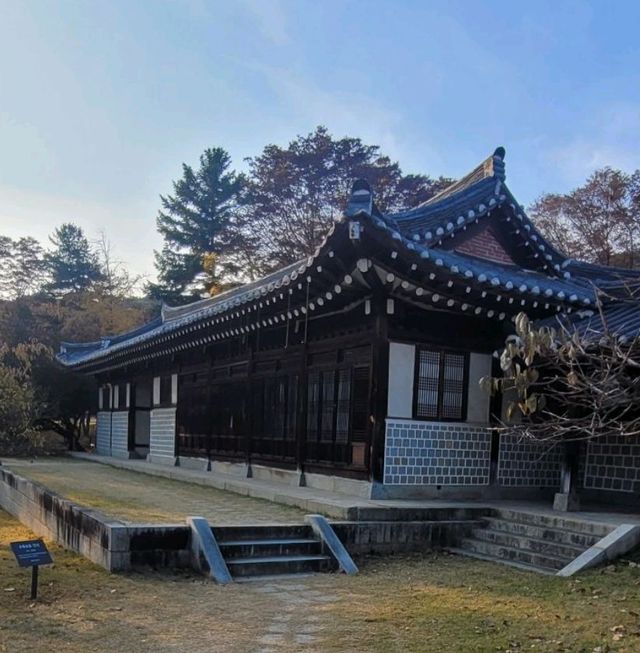 Autum in Hyeonchungsa