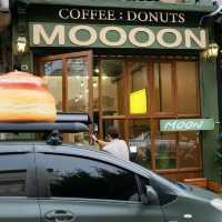 MooN.Doughnuts Coffee