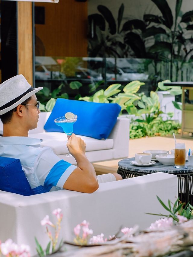"Sᴇᴀʀs & Cᴏ Bᴀʀ ᴀɴᴅ Gʀɪʟʟ" #Phuket 