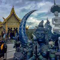 Wat Rong Suea Ten (Blue Temple
