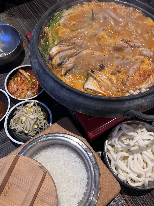 따끈한 국물이 땡기는 날엔 곱창전골 먹으러 밴쿠버 다운타운 한국음식점 고수🥘