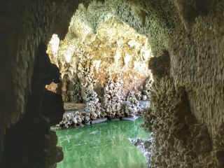 ถ้ำใน Painshill Park 😮