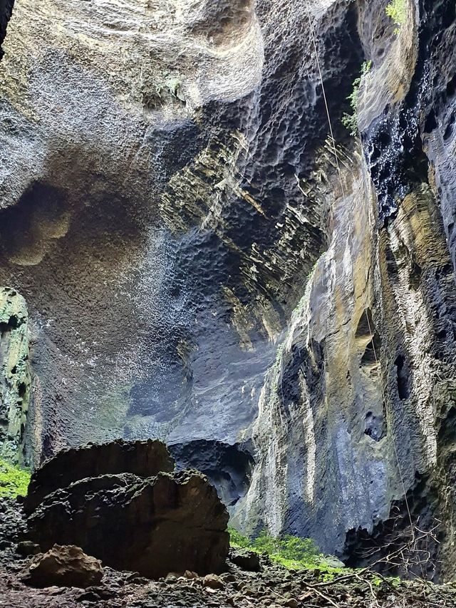 Goa Gomatong Caves - Borneo, Malaysia 
