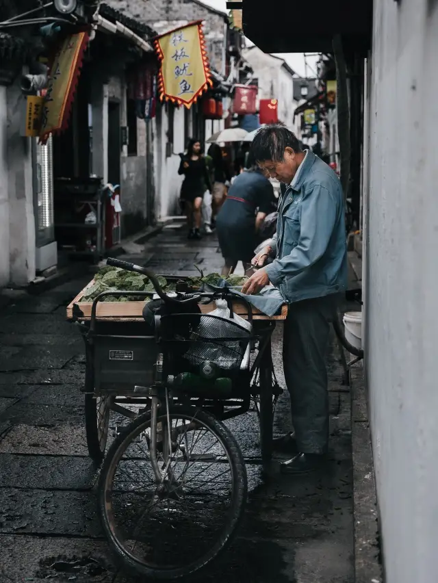 Local Delicacies & Canals in Shaoxing 🏮