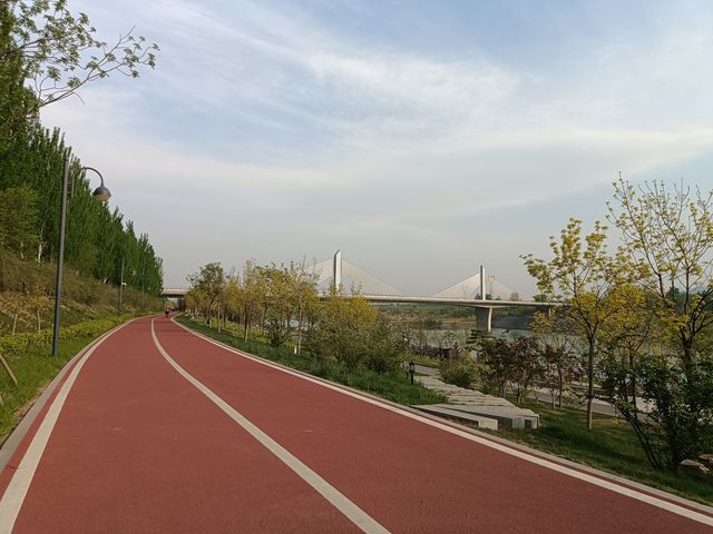 Spring cycling. May Day trip to Qifusi Temple for blessings.