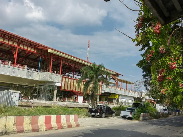 Hua Hin old and new train stations and Royal Open Air Barber Shop