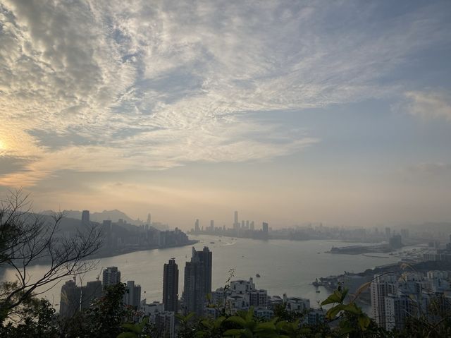 魔鬼山行山｜深入軍事古蹟。遠晀維港景。欣賞日落。巧遇魚鱗雲｜初級行山輕鬆路線兩小時行完！