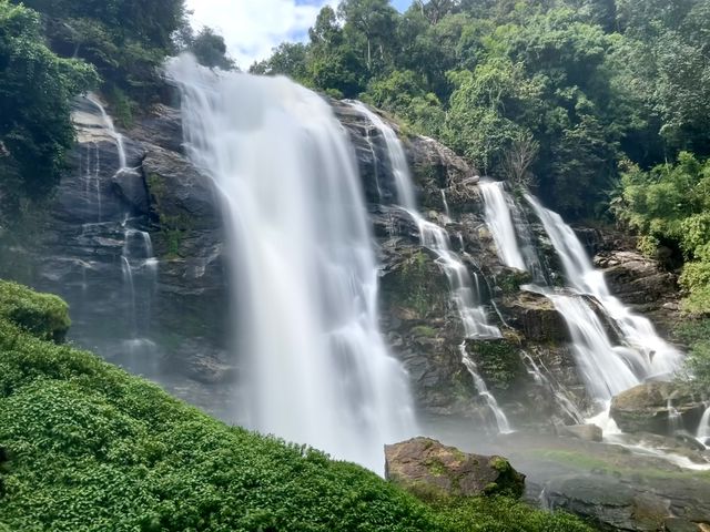 ชมไฮไลต์สายรุ้งลอยน้ำที่น้ำตกวชิรธาร 🌈💦