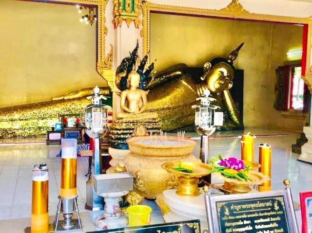 กราบพระนอน(ตะแคงซ้าย) องค์ใหญ่ที่สุดของไทย
