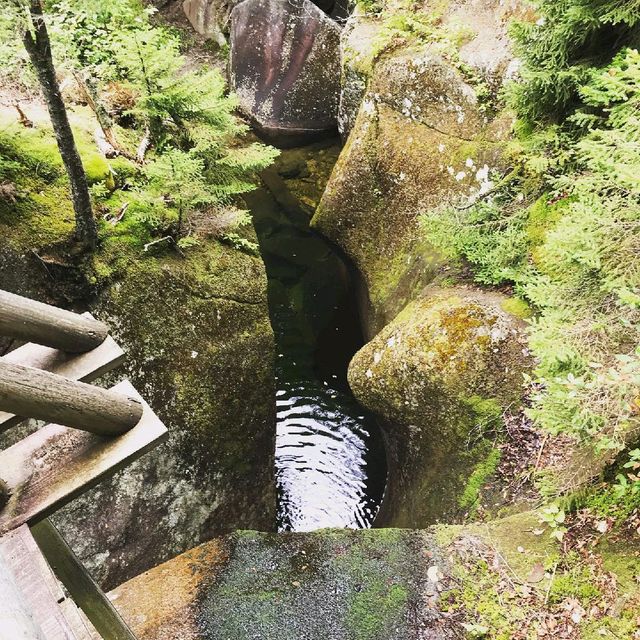 Lost River Gorge and Boulder Caves