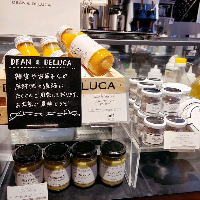 伊丹空港　ラグジュアリーなカフェとセレクトショップ
