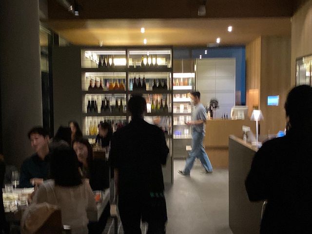 🍷 삼각지역에서 제일 핫한 와인바, ‘심퍼티쿠시 용산점’