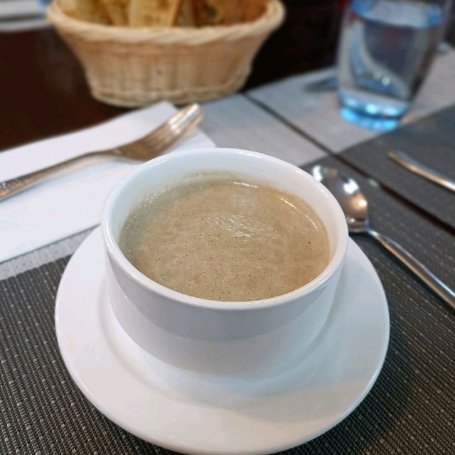 大尾篤卧虎藏龍西餐店