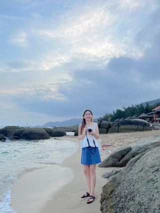 Hon Co Ca Na is a picturesque resort complex located right on Ca Na Strait in Ninh Thuan Province. With a geographical distance not too far from Ho Chi Minh City, this place has become an ideal resort and is on the tourist map of many young people. Coming to Hon Co Ca Na, visitors not only have moments of relaxation with their loved ones but also experience many unique and new services that can only be found here such as: walking on the "silver stone garden", diving to see coral and enjoying the resort's private beach. #awesomepic #deliciousfood