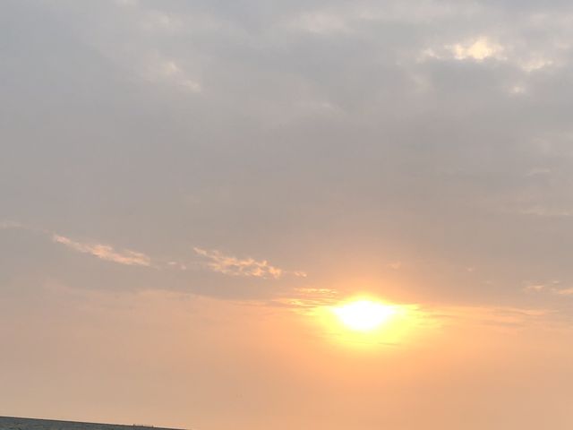 นั่งชมวิวพระอาทิตย์ตก@บางแสน🌅