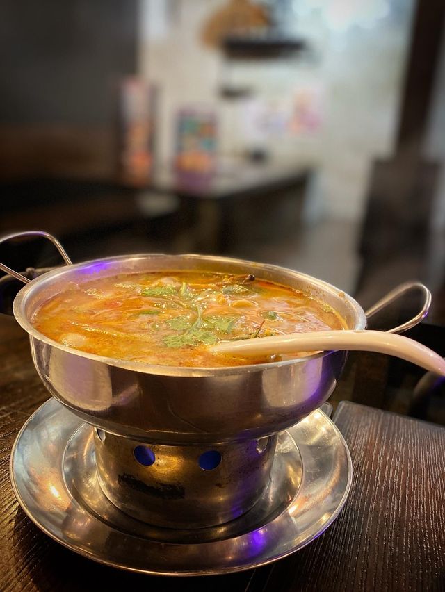 仿如置身於火車車廂內食泰菜