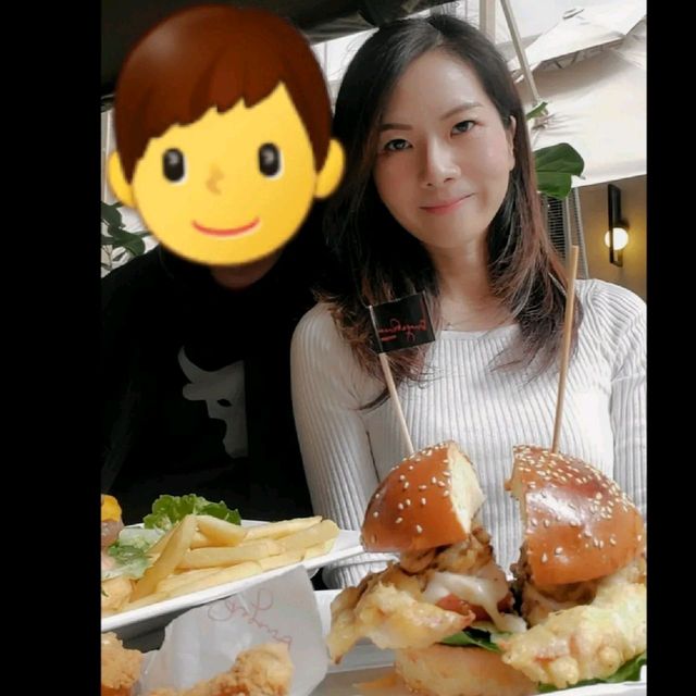 超巨型漢堡🍔Burgeroom 超巨型漢堡🍔Burgeroom