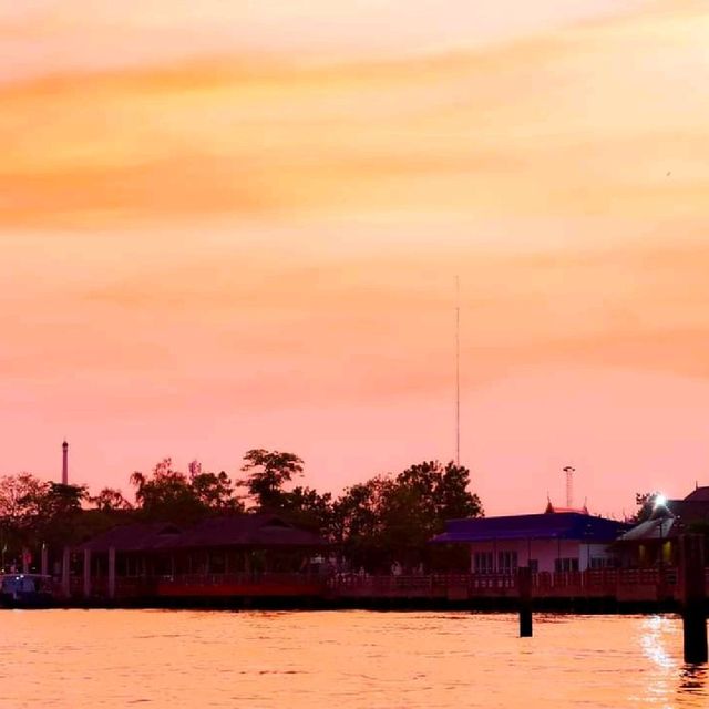 ล่องเรือเที่ยวอัมพวา