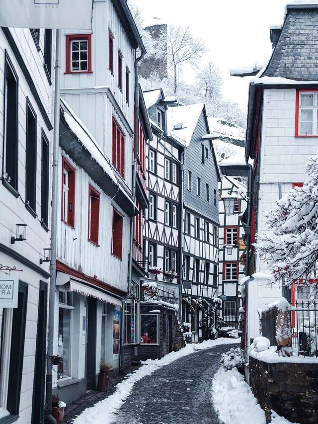 One of Germany's most beautiful town | Monschau's winter wonderland ||
