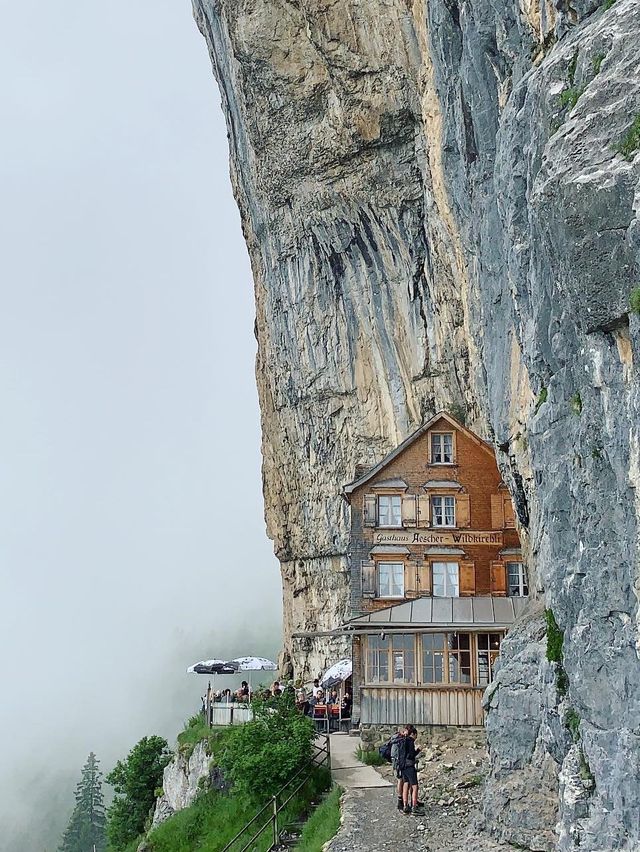 《懸崖峭壁_餐廳》