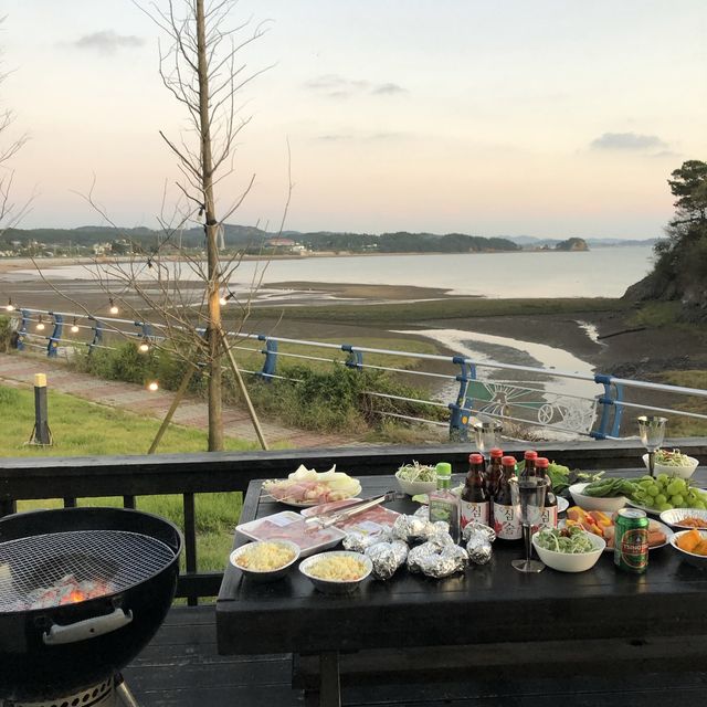 해지는 바다 노을을 보며 바베큐를 즐길 수 있는 “순수펜션”