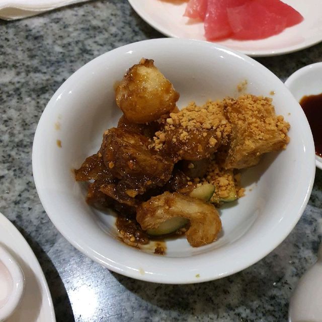 Buffet dinner along the bank of SG river