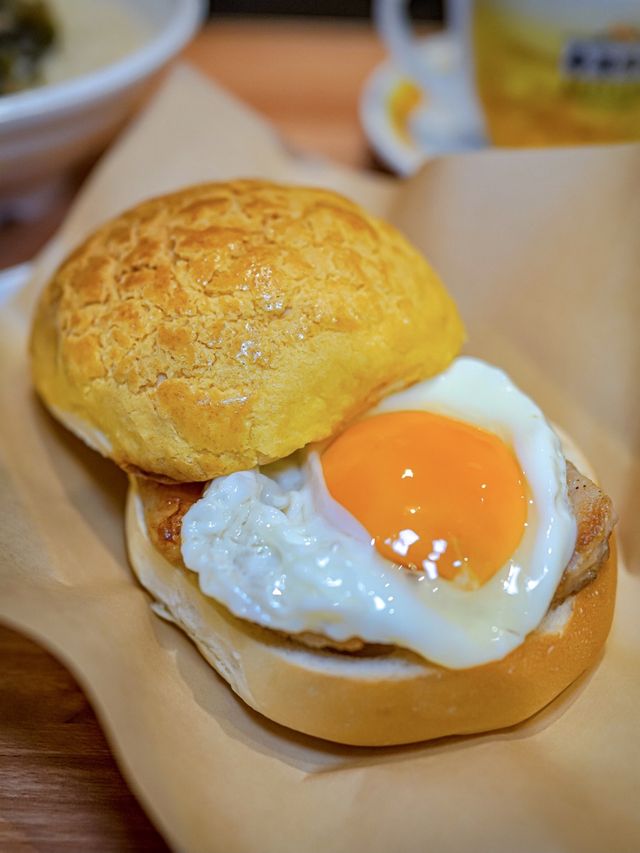 沙嗲牛麵要一試，菠蘿包要食一次