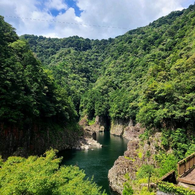 三重、奈良、和歌山の三県境が壮大なパワースポット【瀞峡】⭐